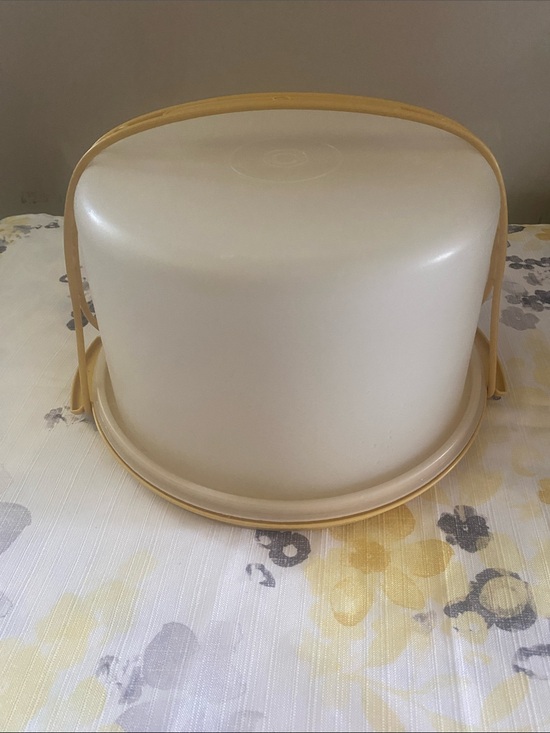 Tupperware Other - Vintage Tupperware pie carrier with handle